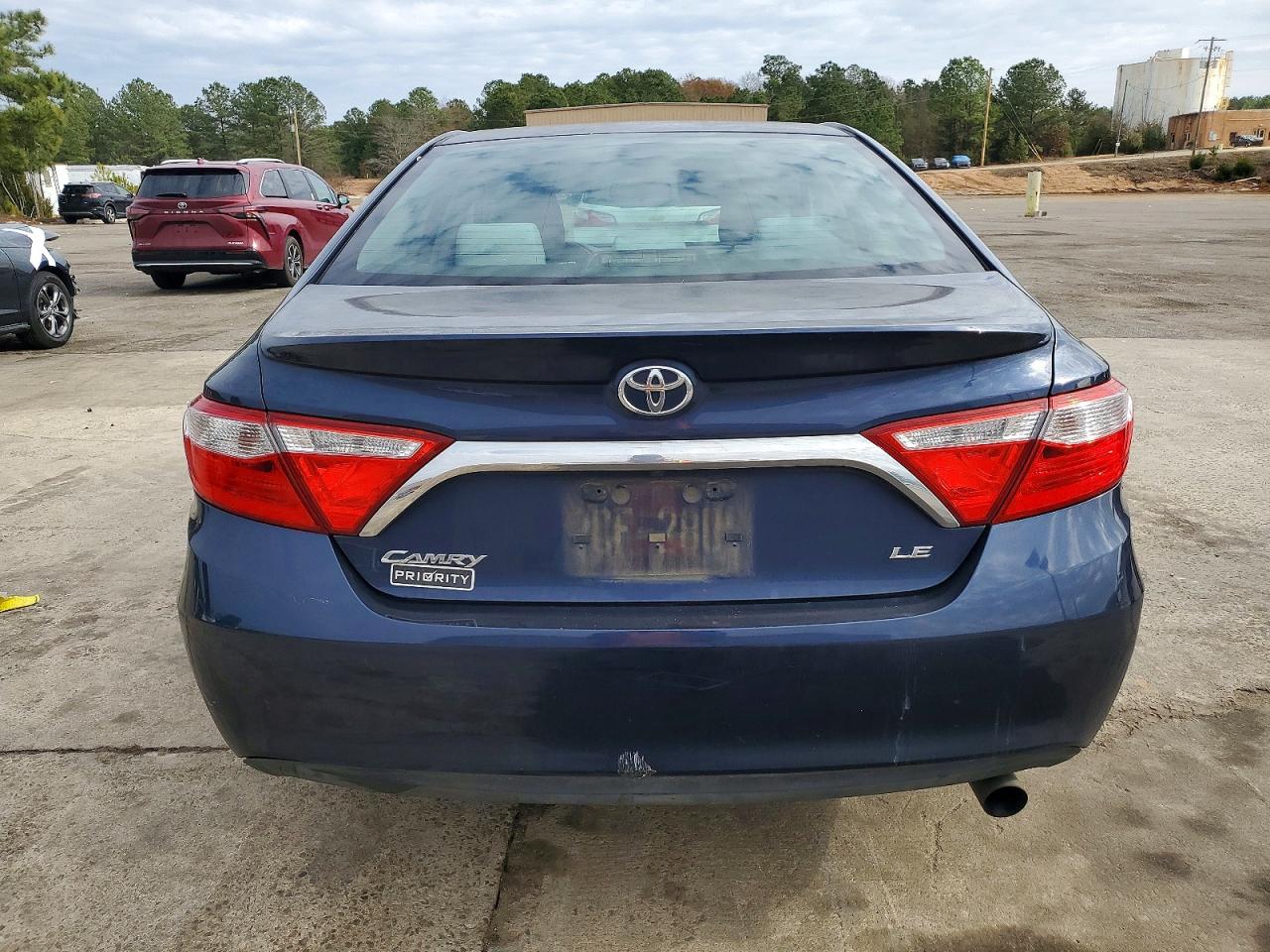 2015 TOYOTA CAMRY LE photo 6
