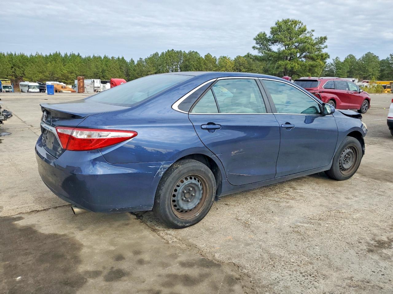 2015 TOYOTA CAMRY LE photo 3