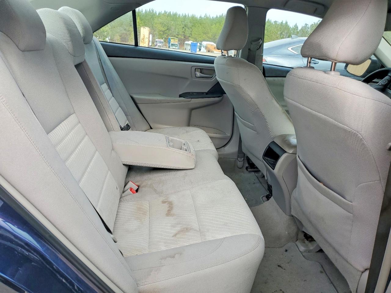 2015 TOYOTA CAMRY LE photo 10