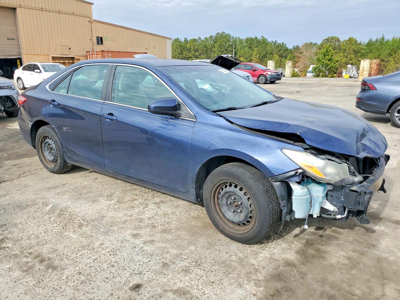 2015 TOYOTA CAMRY LE photo 4