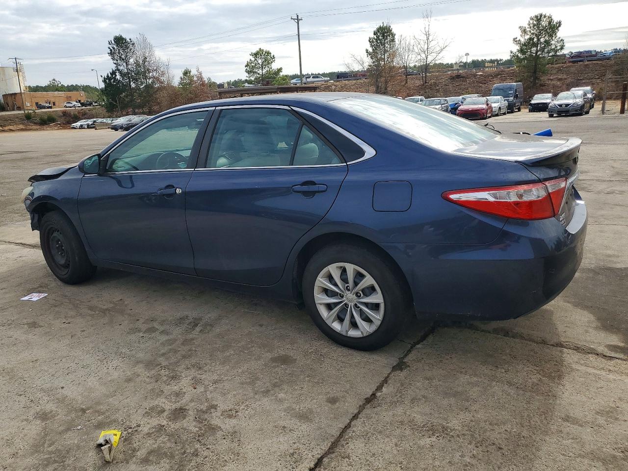 2015 TOYOTA CAMRY LE photo 2