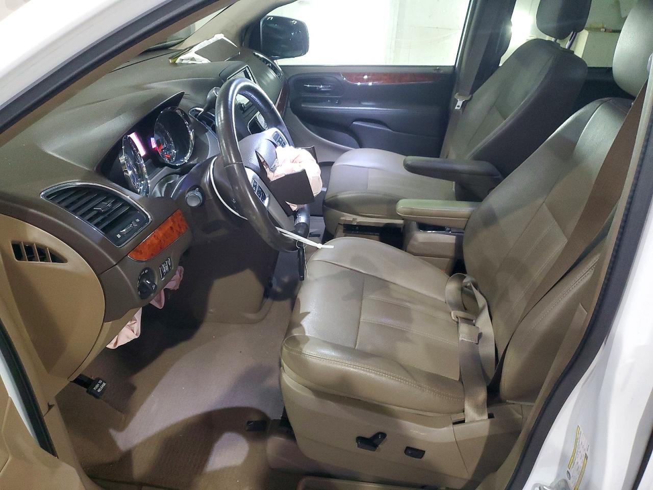 2015 CHRYSLER TOWN & COUNTRY TOURING L photo 7