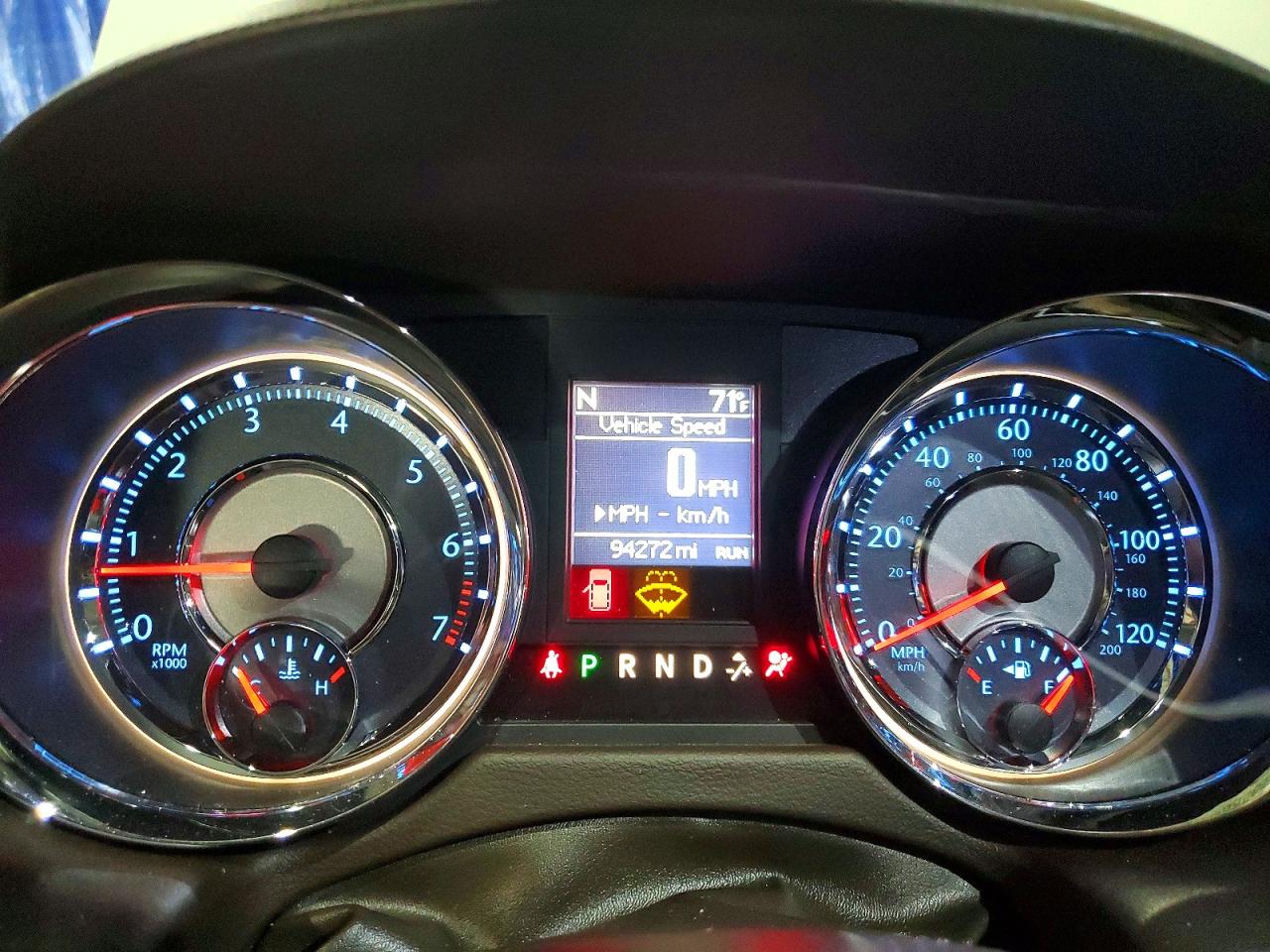 2015 CHRYSLER TOWN & COUNTRY TOURING L photo 9