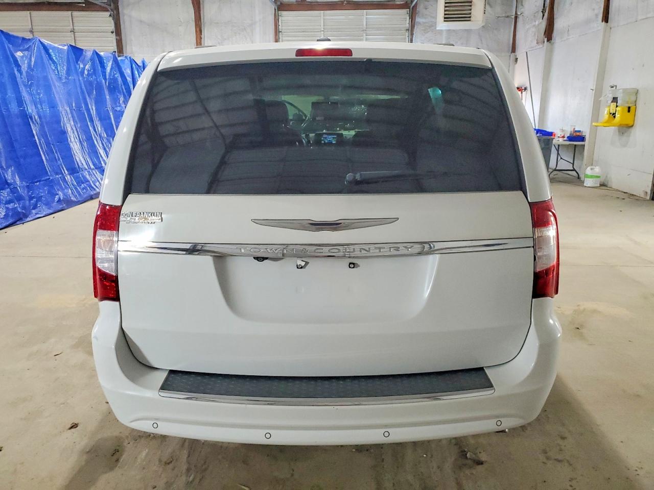 2015 CHRYSLER TOWN & COUNTRY TOURING L photo 6