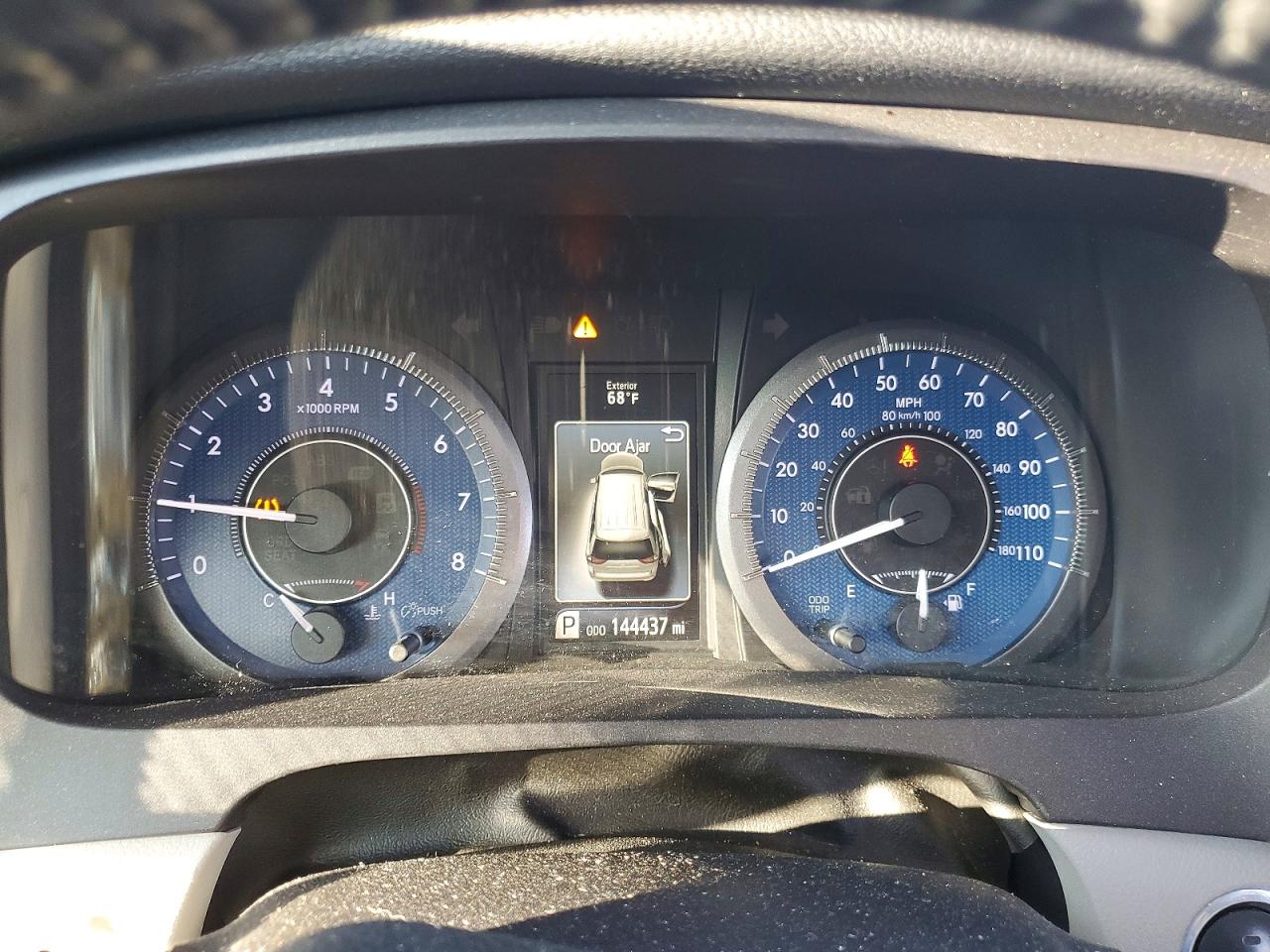 2016 TOYOTA SIENNA XLE photo 9