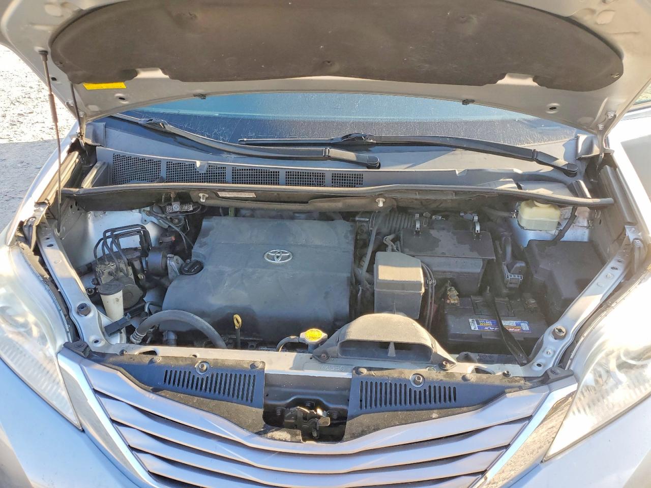 2016 TOYOTA SIENNA XLE photo 12