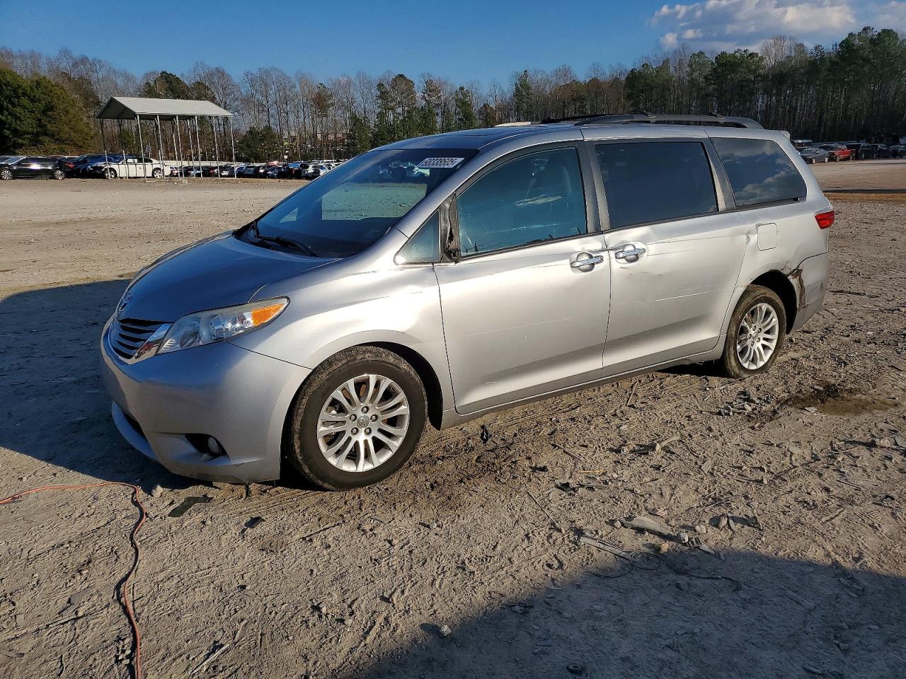 2016 TOYOTA SIENNA