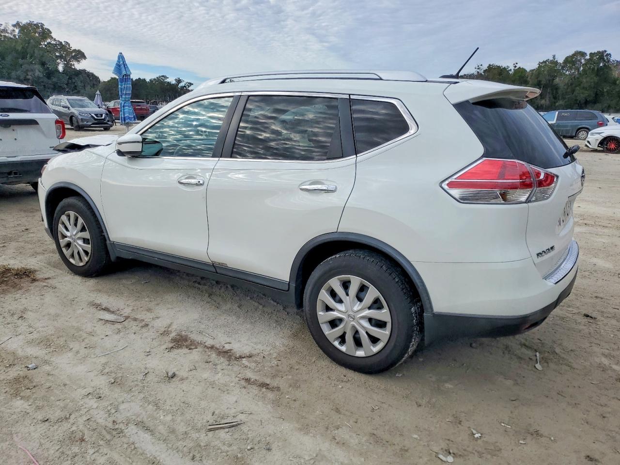 2016 NISSAN ROGUE S photo 2
