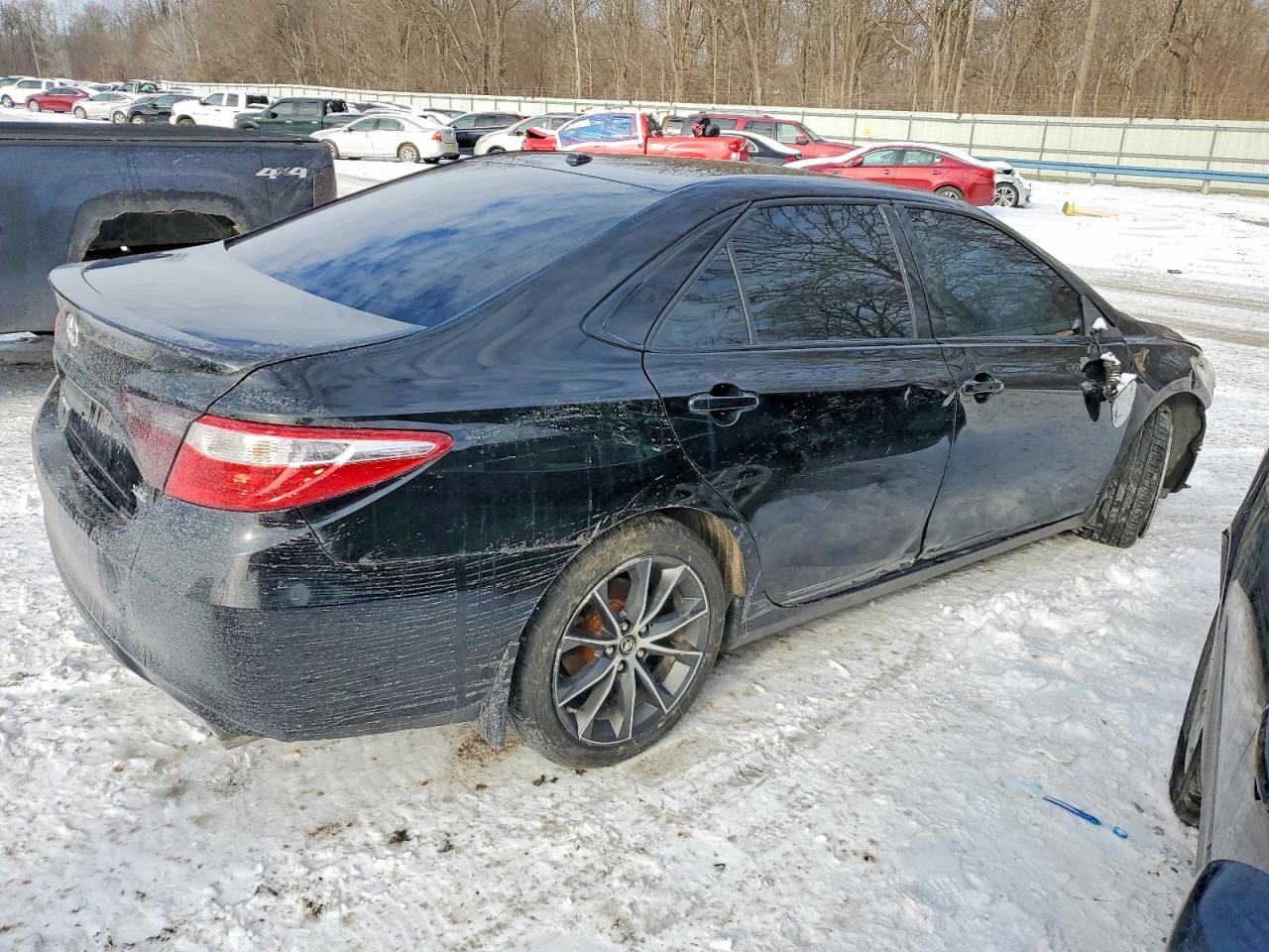 2015 TOYOTA CAMRY LE photo 3