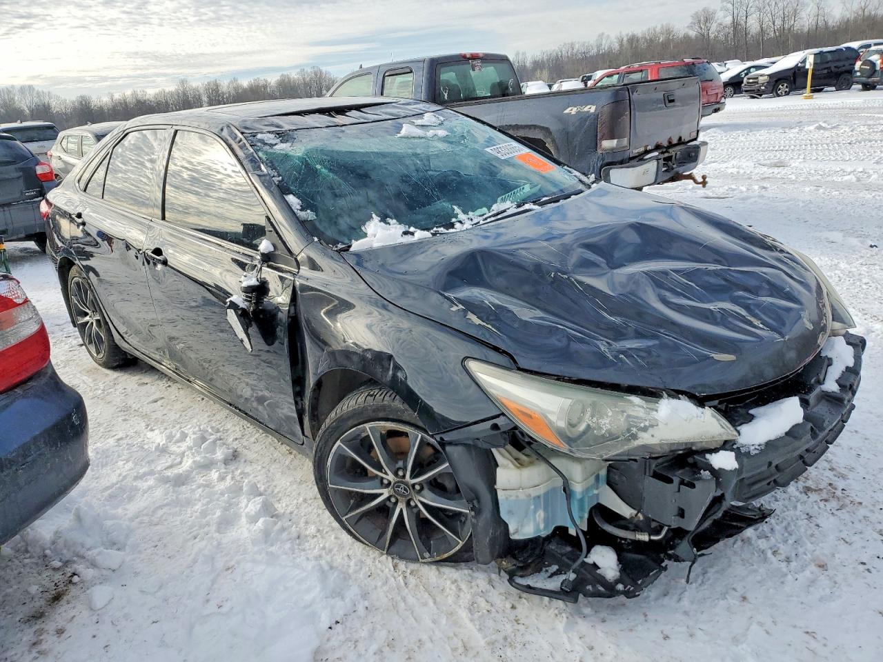 2015 TOYOTA CAMRY LE photo 4