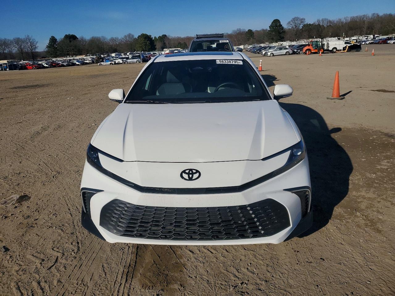 2025 TOYOTA CAMRY SE photo 5