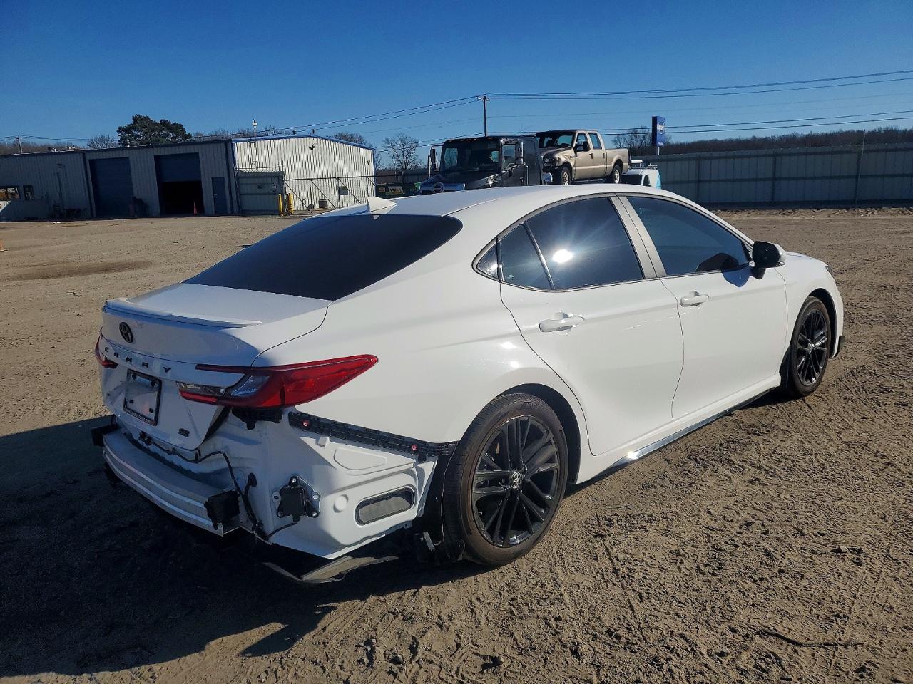 2025 TOYOTA CAMRY SE photo 3