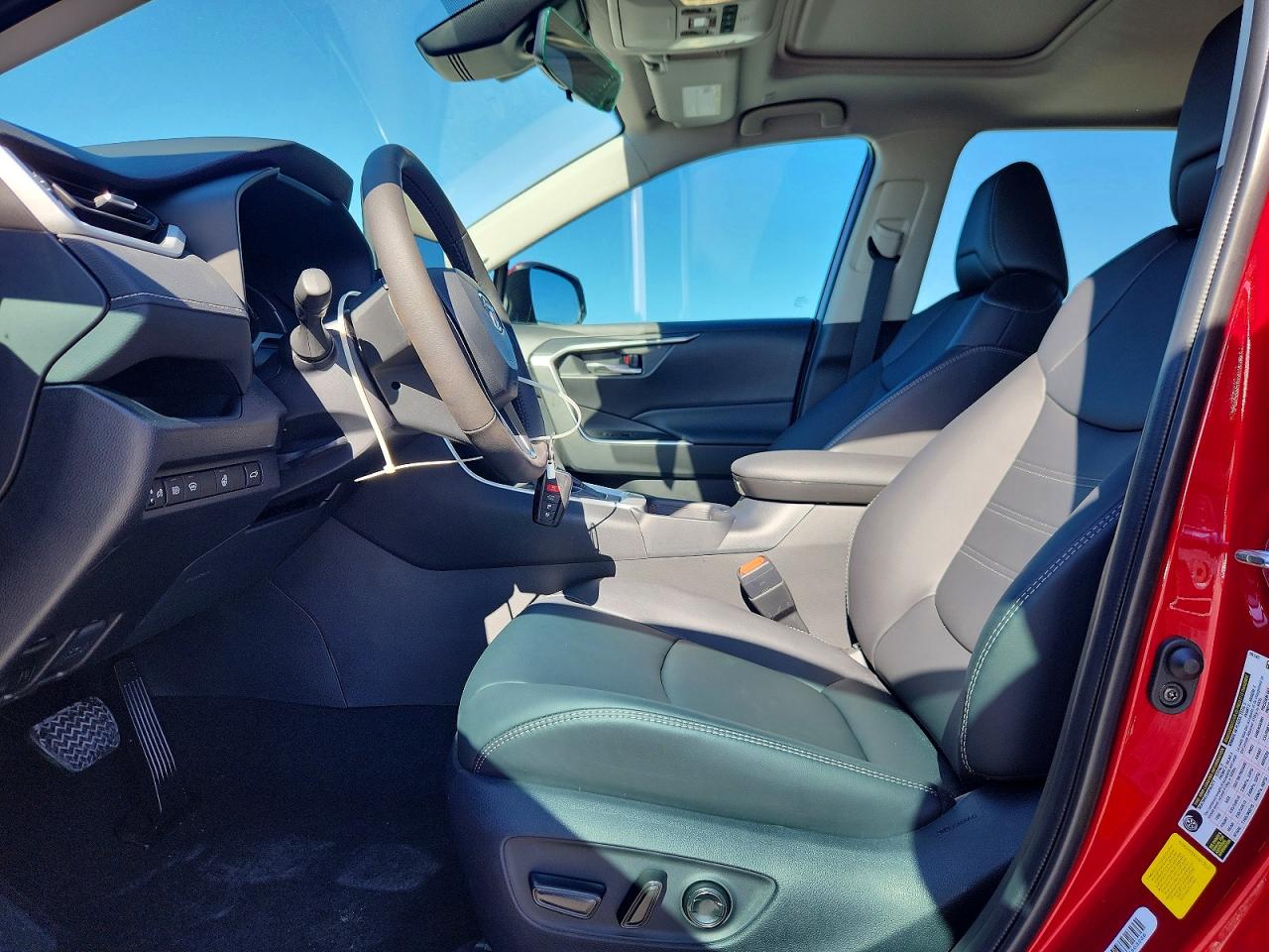 2025 TOYOTA RAV4 XLE PREMIUM photo 7