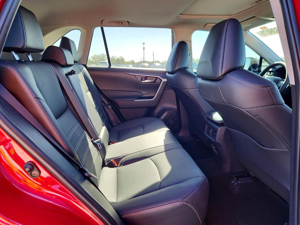 2025 TOYOTA RAV4 XLE PREMIUM photo 11