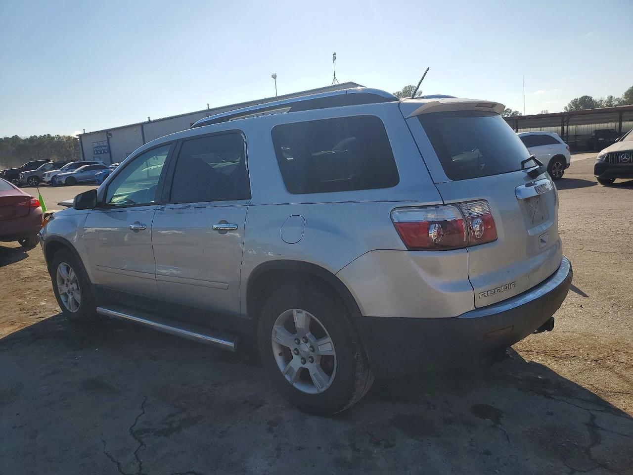 2009 GMC ACADIA SLE photo 2