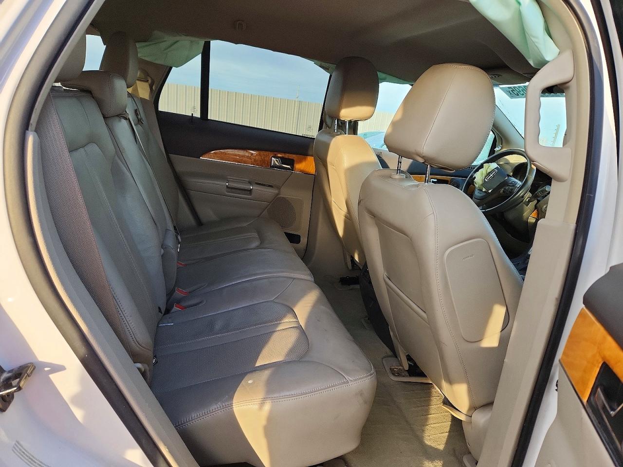 2014 LINCOLN TOWNHOUSE MKX photo 11