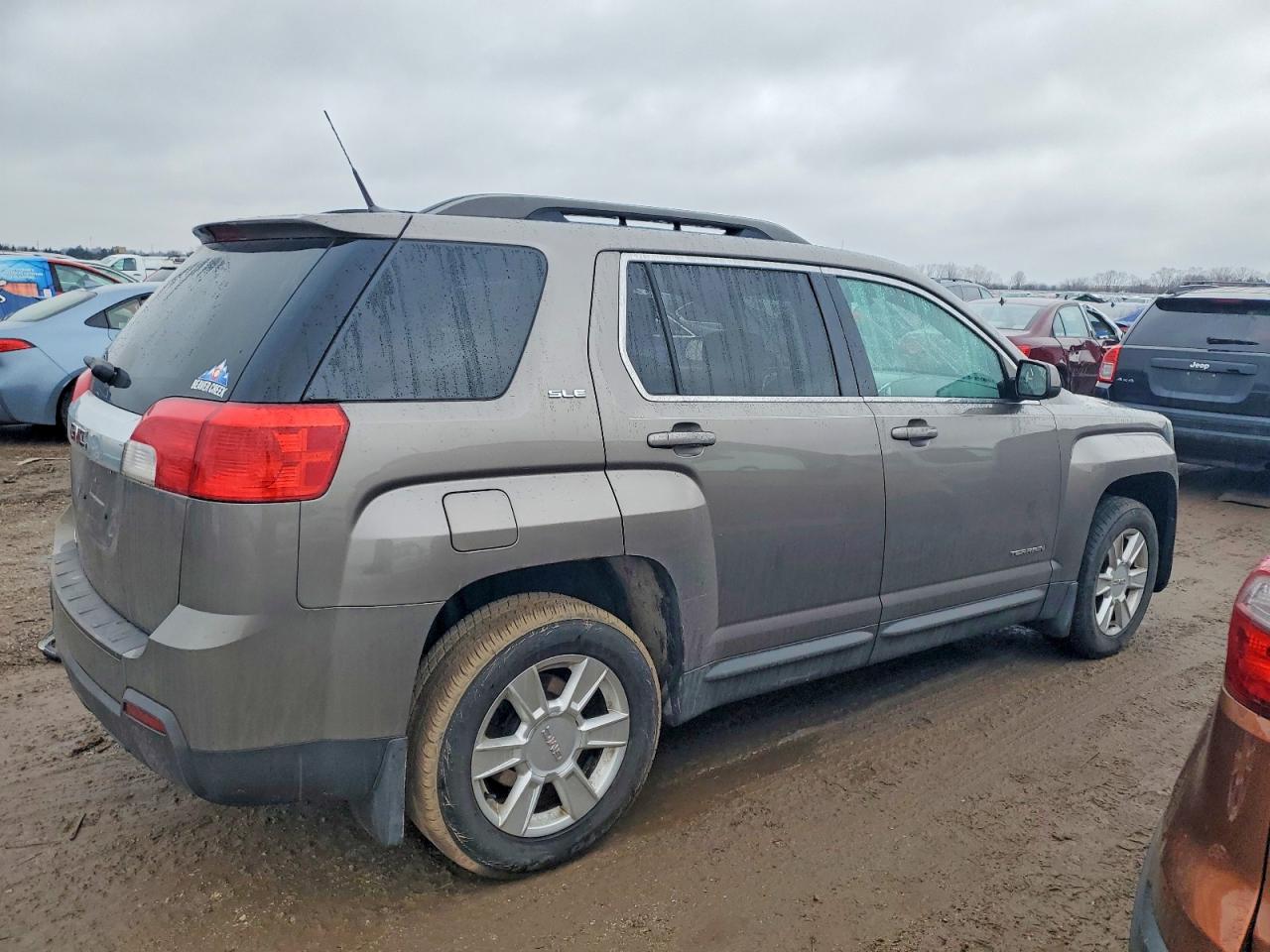 2011 GMC TERRAIN SLE photo 3