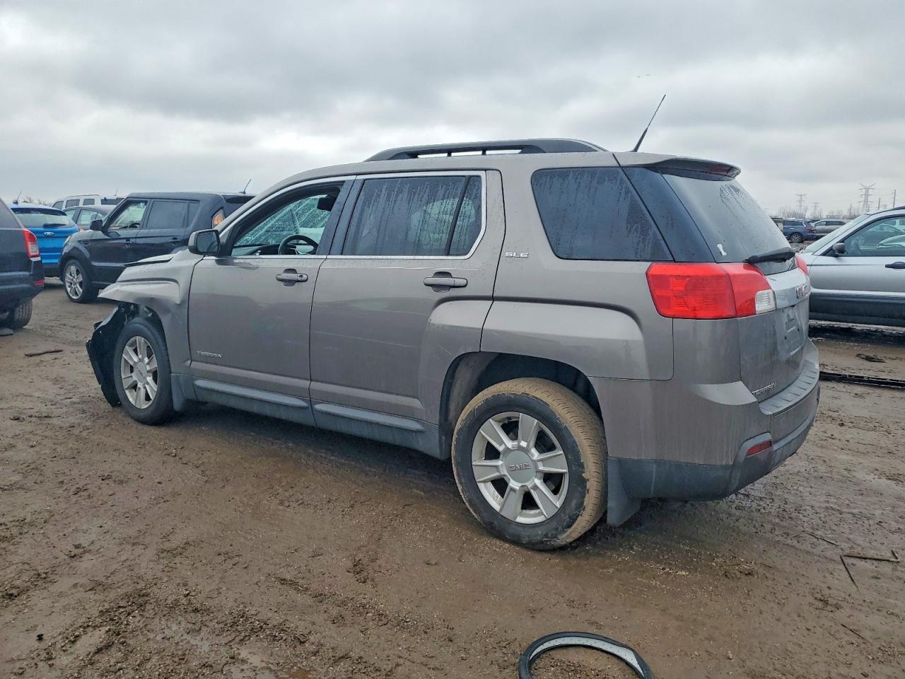 2011 GMC TERRAIN SLE photo 2