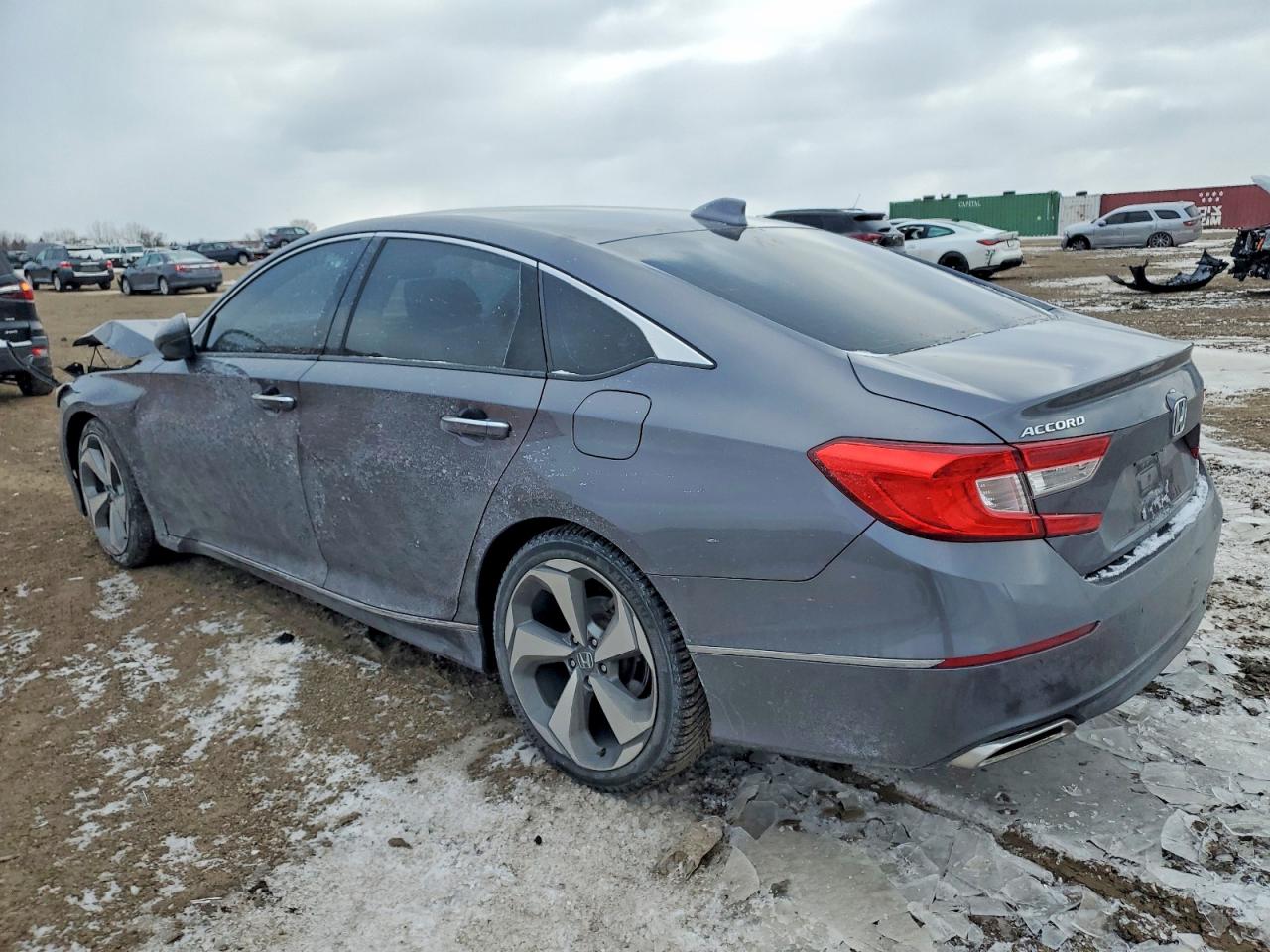 2018 HONDA ACCORD TOURING photo 2