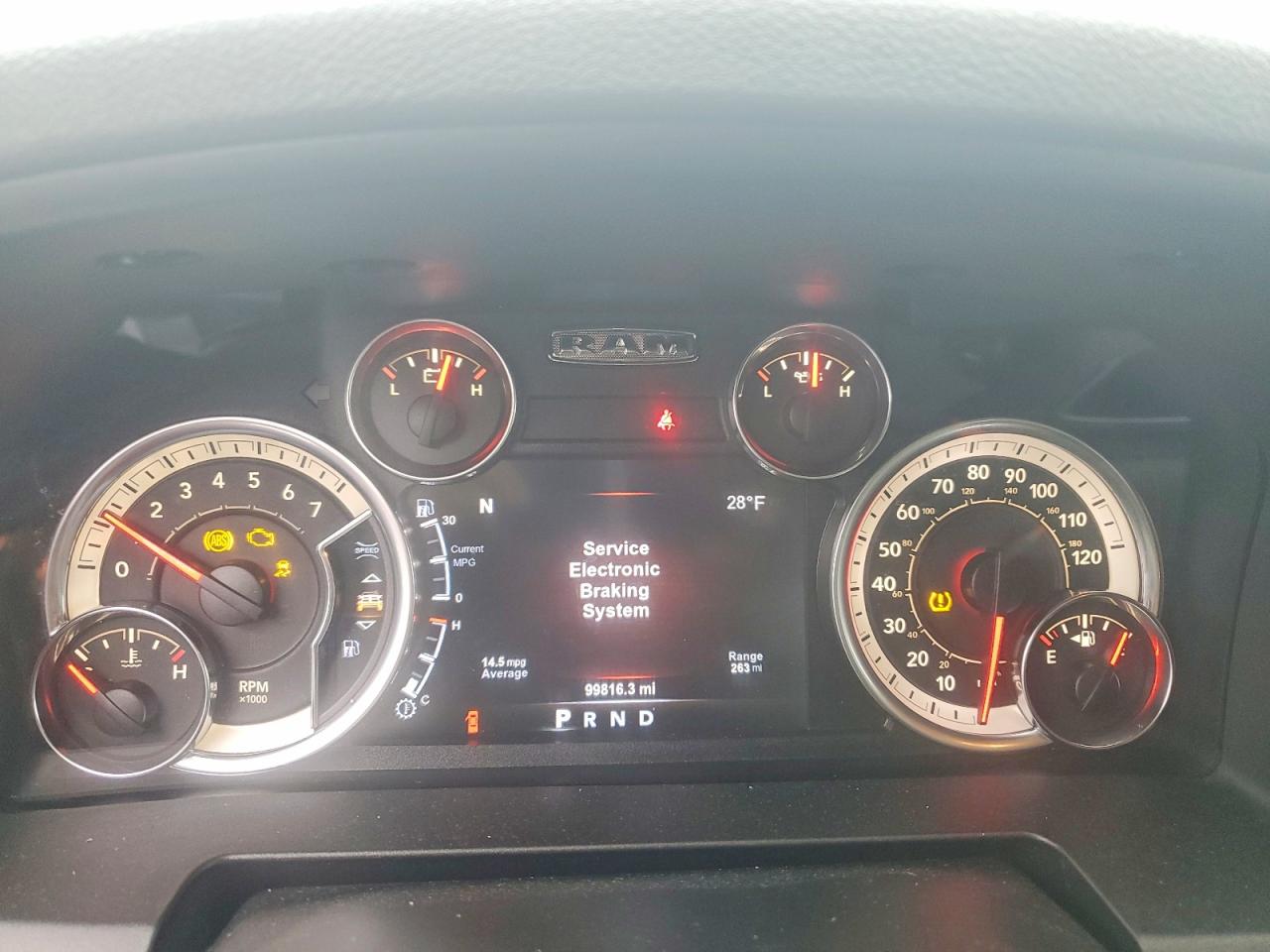 2017 RAM 1500 SLT photo 9