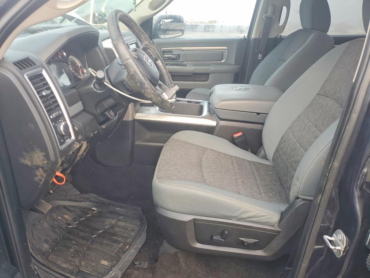2017 RAM 1500 SLT photo 7