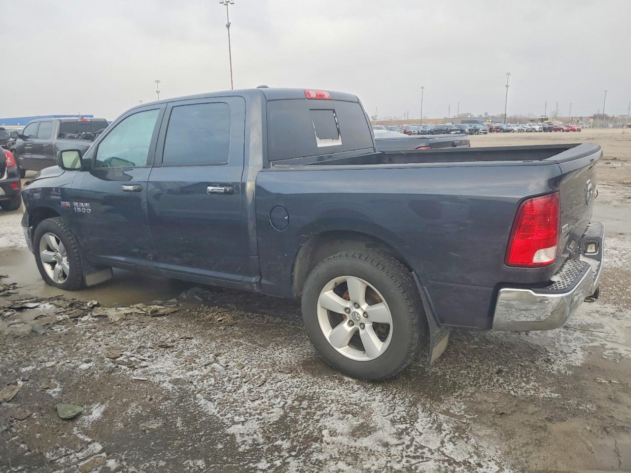 2017 RAM 1500 SLT photo 2