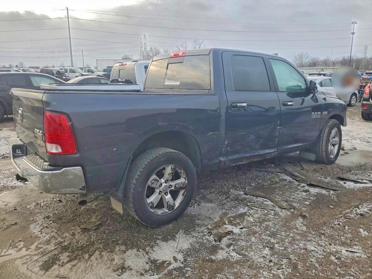 2017 RAM 1500 SLT photo 3