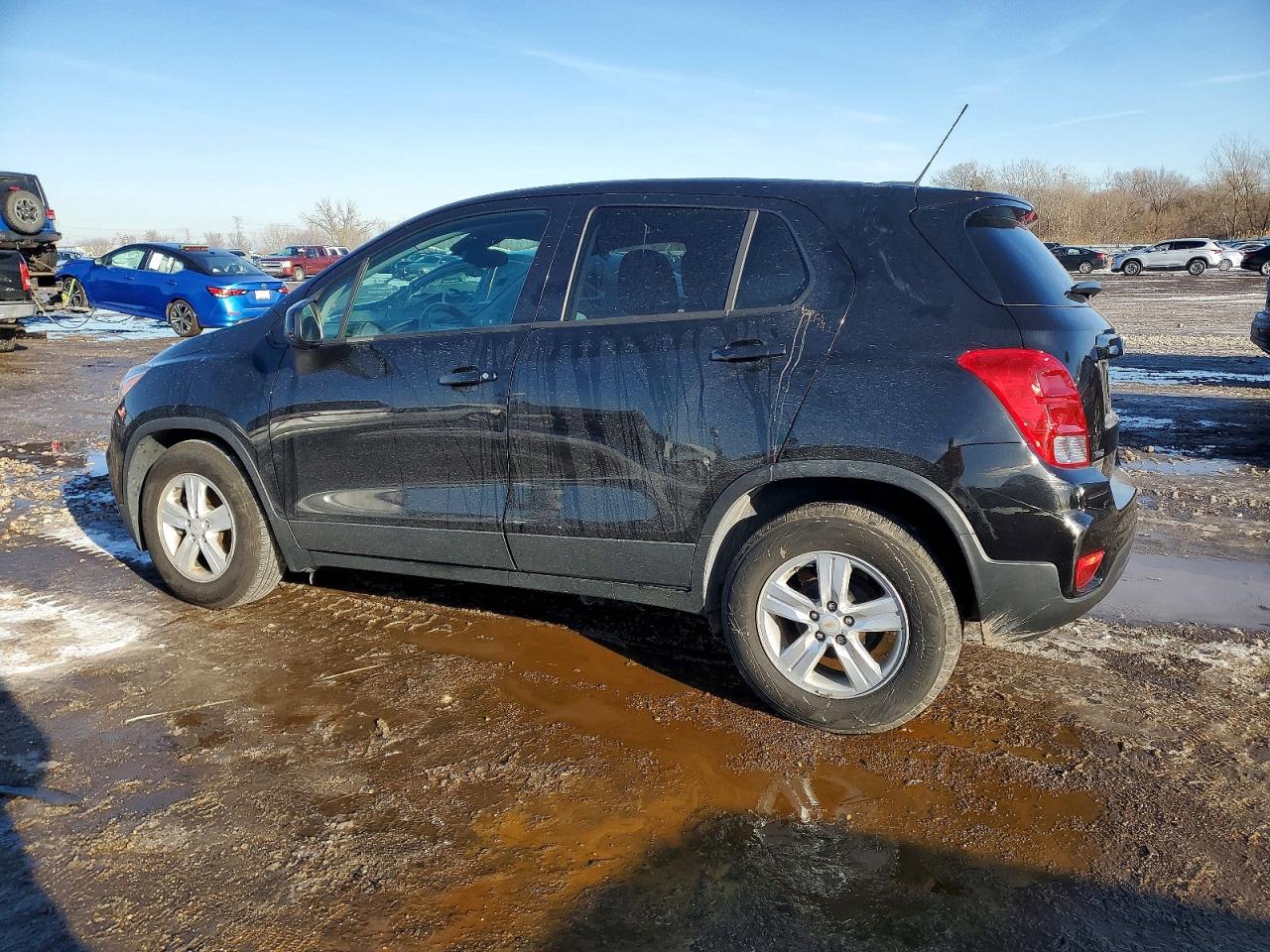 2020 CHEVROLET TRAX LS photo 2