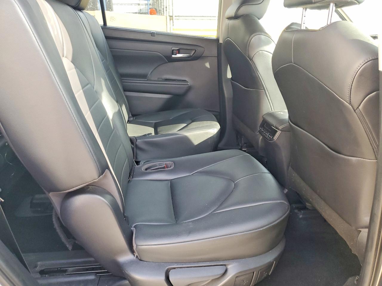 2020 TOYOTA HIGHLANDER XLE photo 11