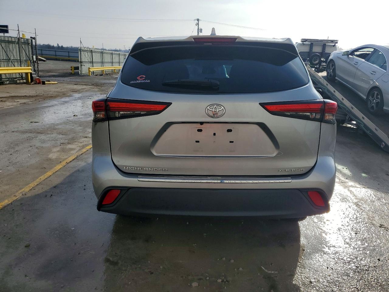 2020 TOYOTA HIGHLANDER XLE photo 6