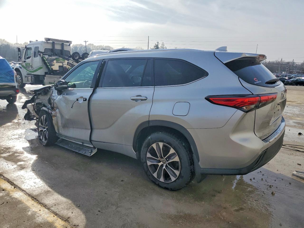 2020 TOYOTA HIGHLANDER XLE photo 2