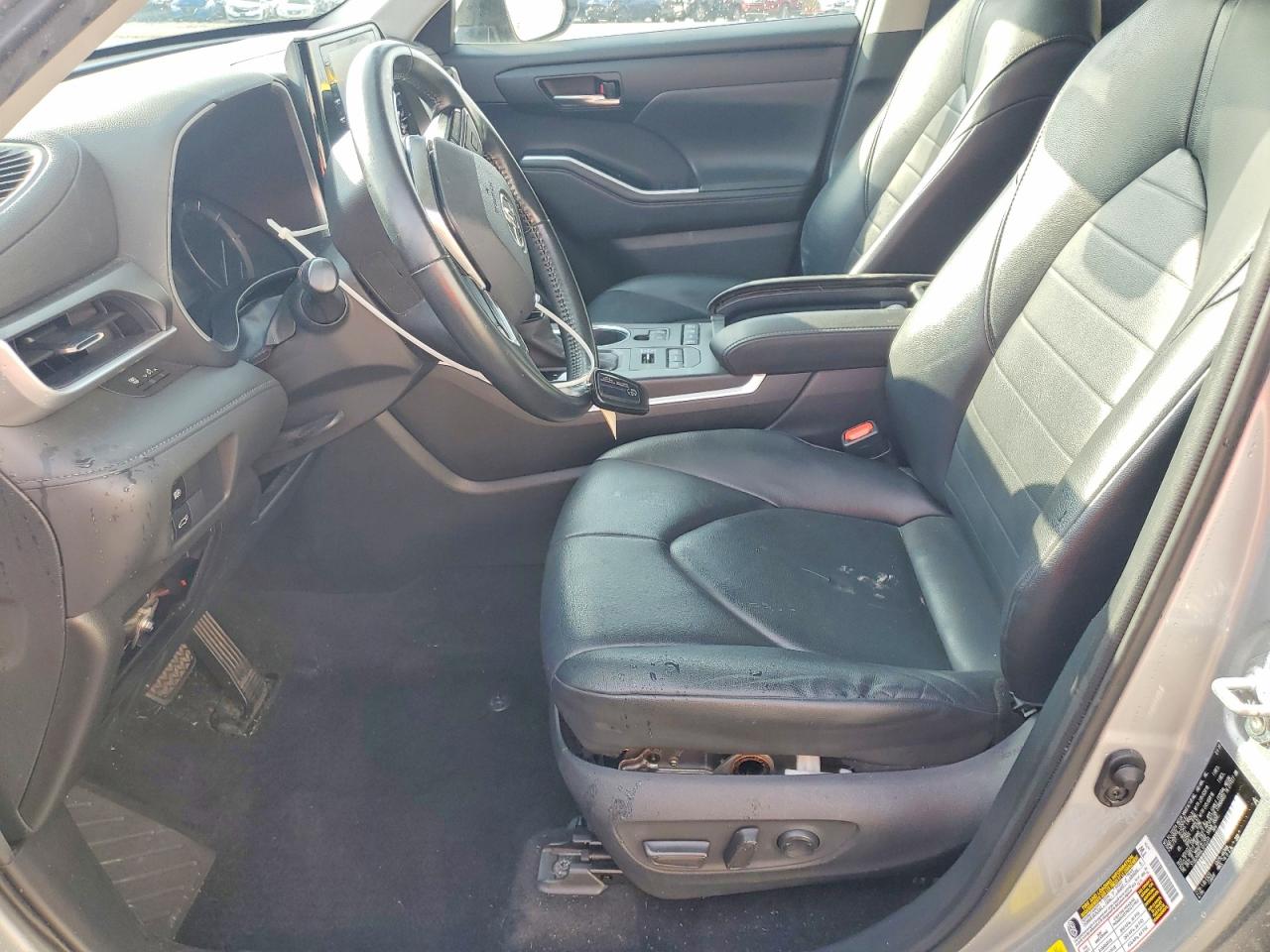 2020 TOYOTA HIGHLANDER XLE photo 7