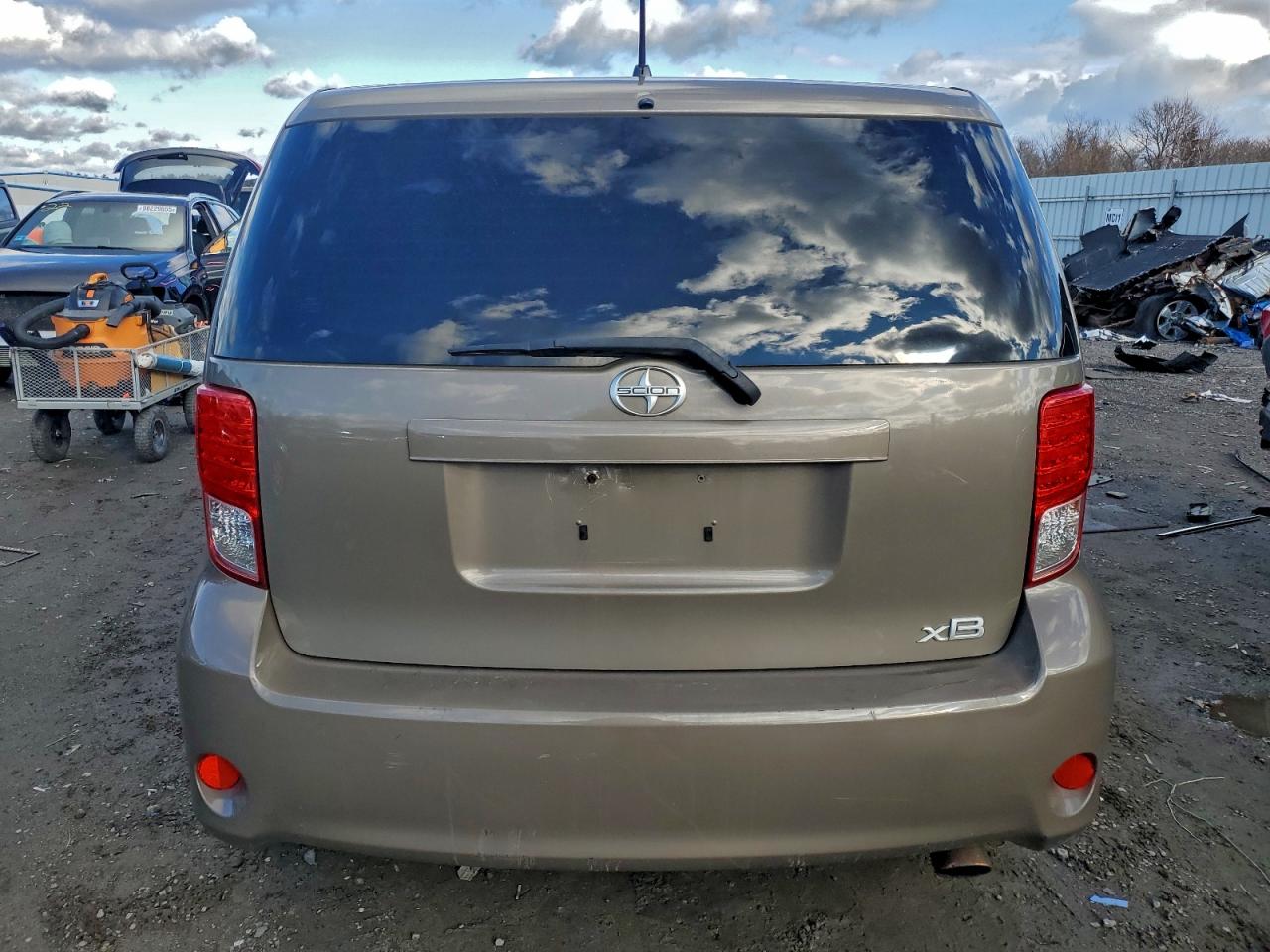 2011 TOYOTA SCION XB photo 11