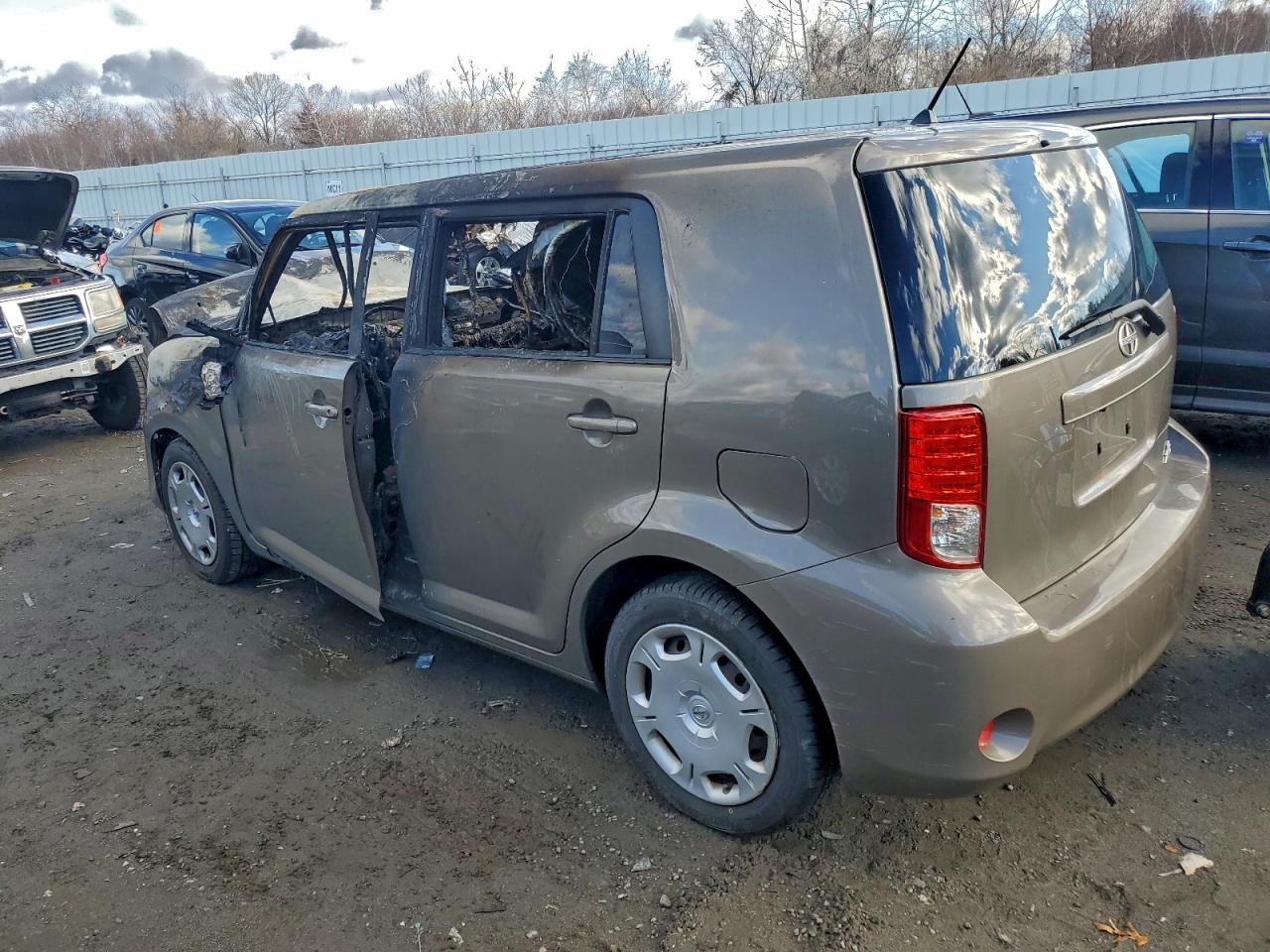 2011 TOYOTA SCION XB photo 3