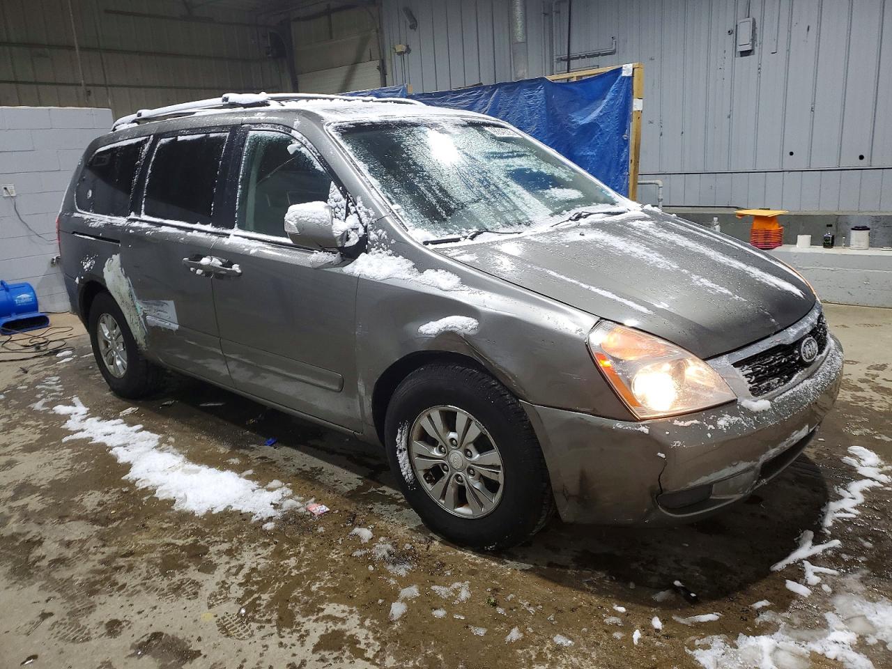2012 KIA SEDONA LX photo 4
