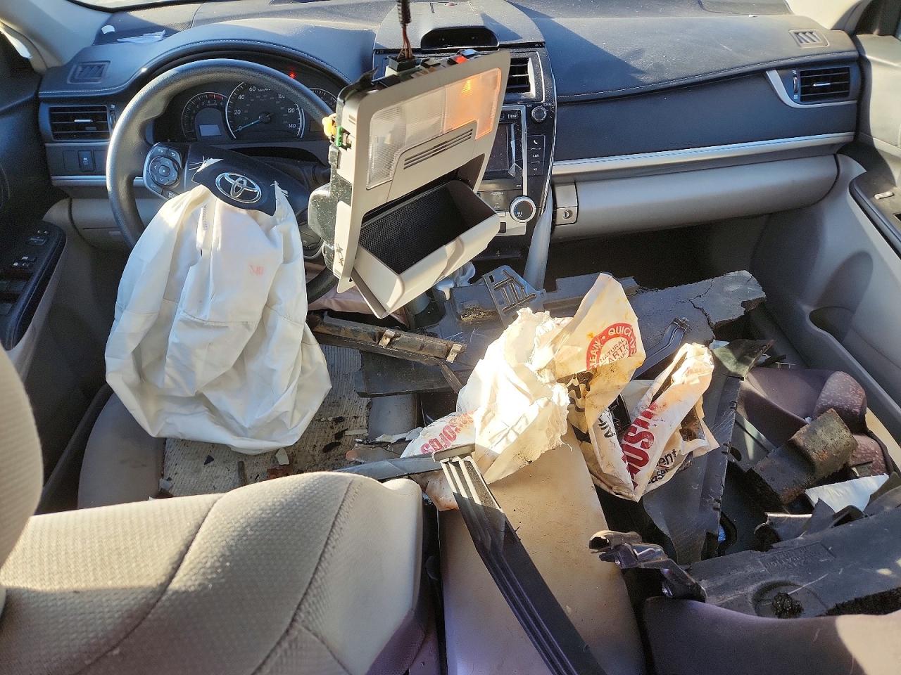 2013 TOYOTA CAMRY LE photo 8