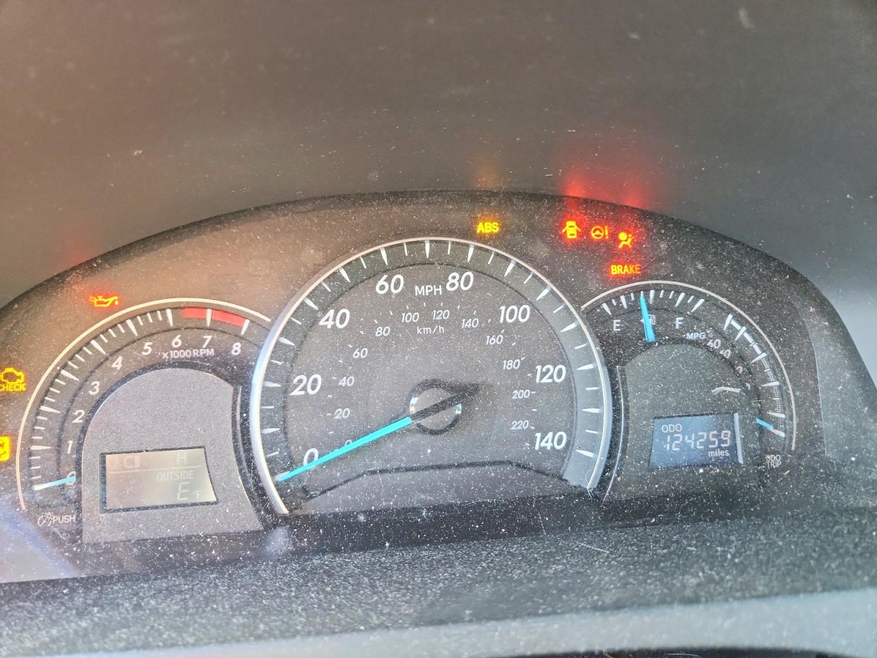 2013 TOYOTA CAMRY LE photo 9