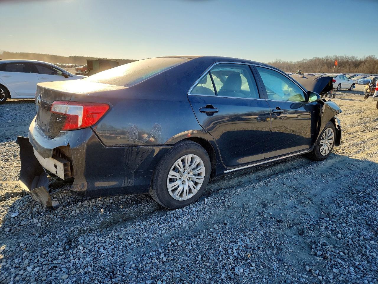 2013 TOYOTA CAMRY LE photo 3