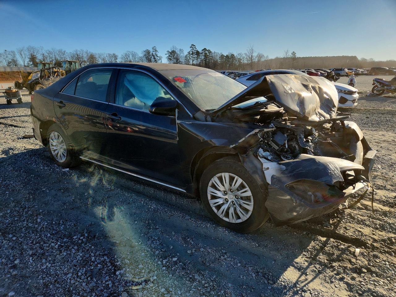 2013 TOYOTA CAMRY LE photo 4