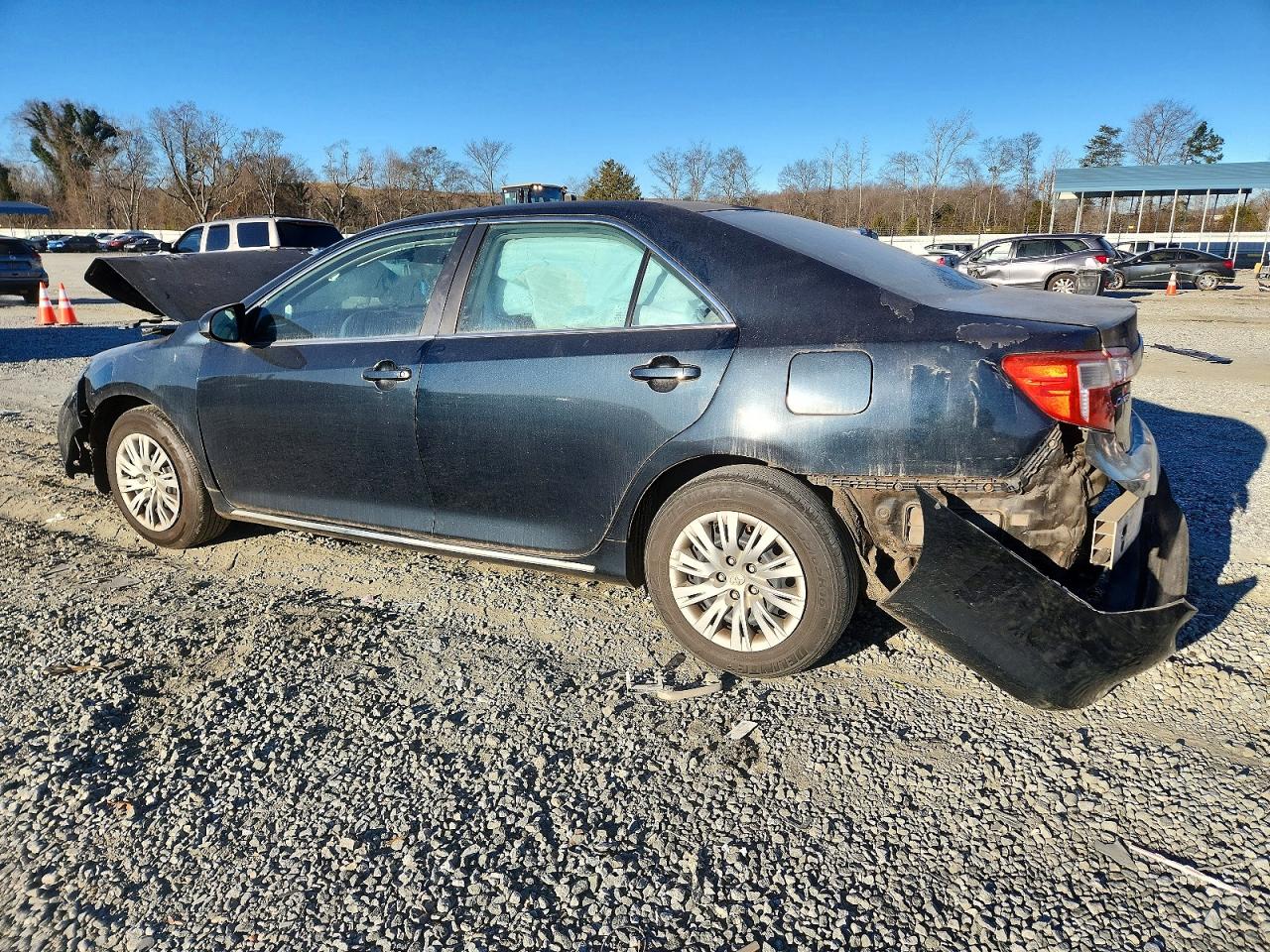 2013 TOYOTA CAMRY LE photo 2
