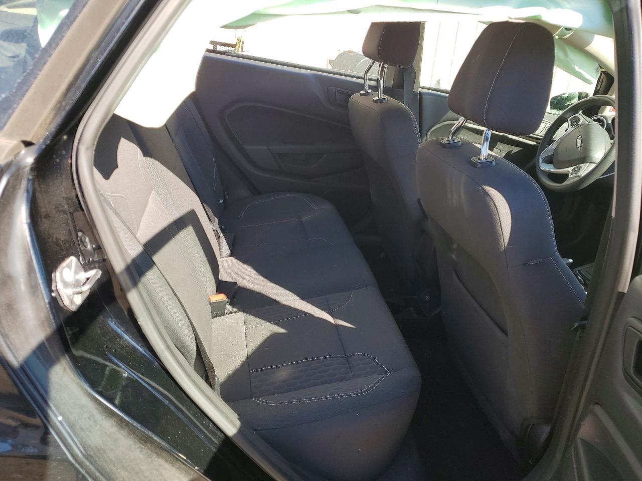 2018 FORD FIESTA SE photo 19