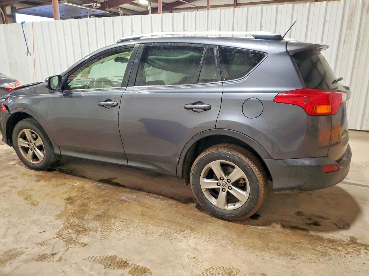 2015 TOYOTA RAV4 XLE photo 2