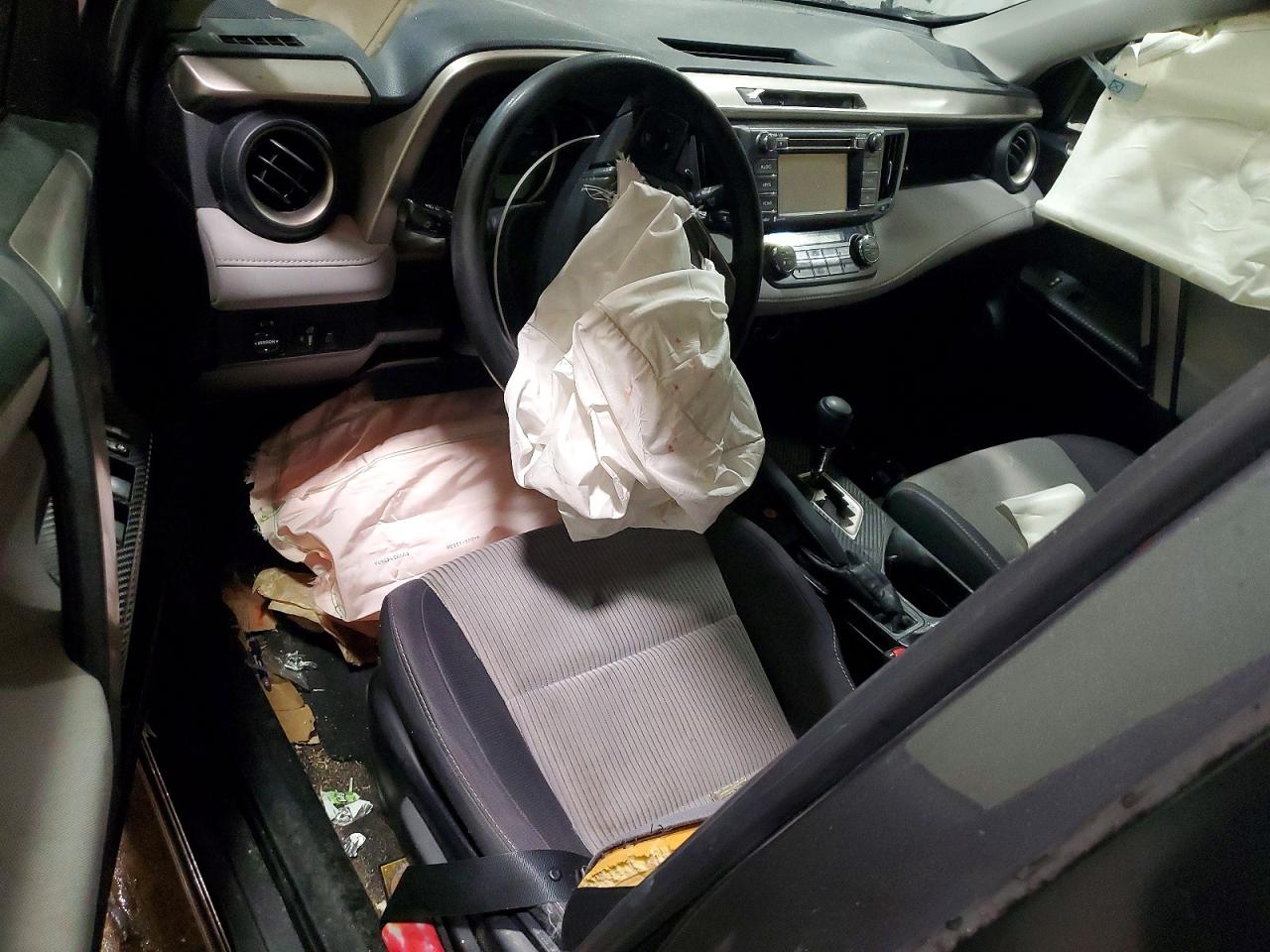 2015 TOYOTA RAV4 XLE photo 8