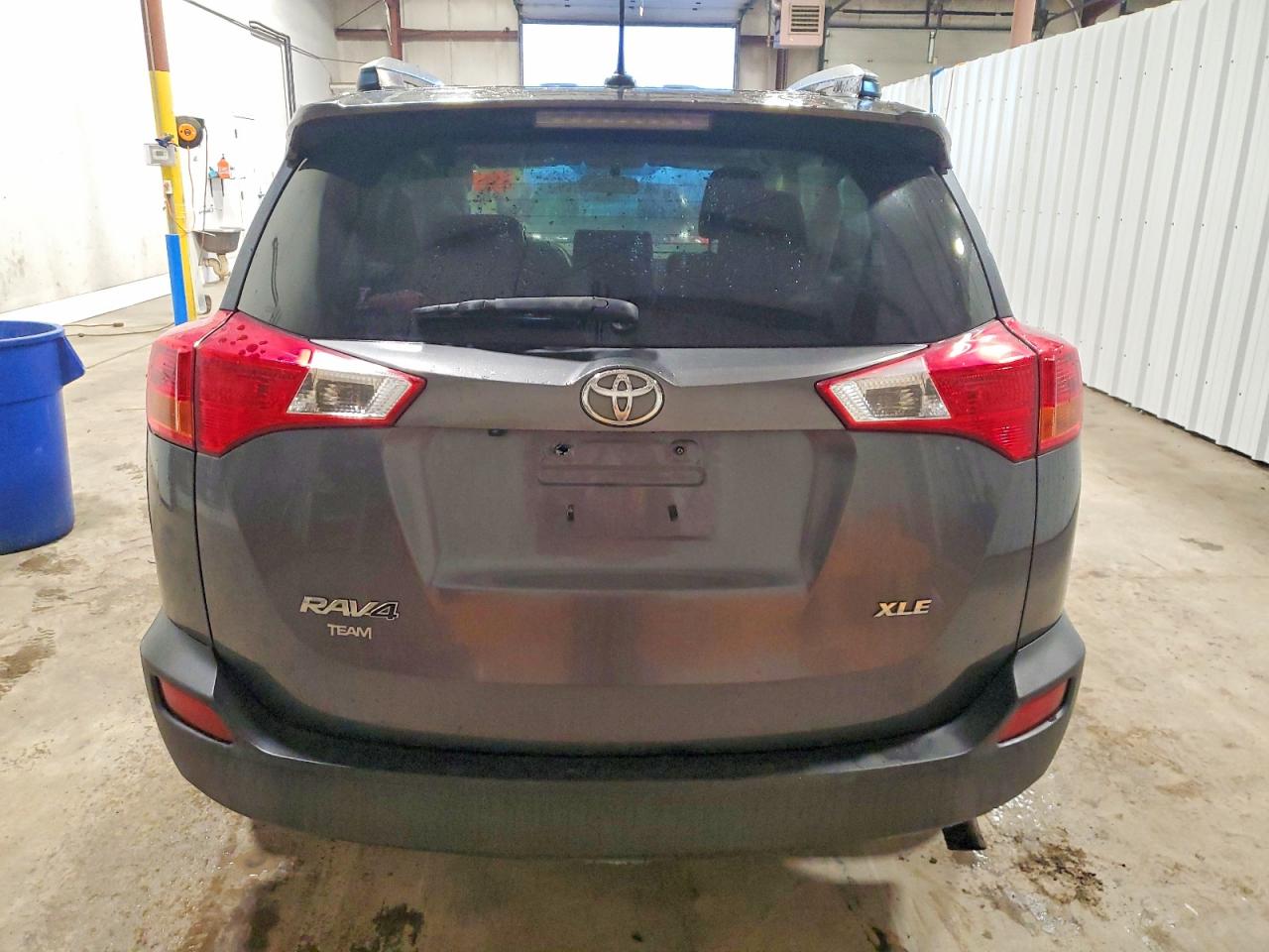 2015 TOYOTA RAV4 XLE photo 6