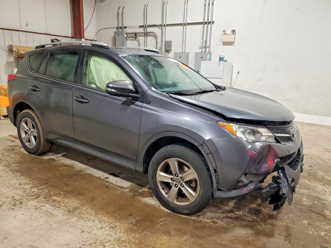 2015 TOYOTA RAV4 XLE photo 4