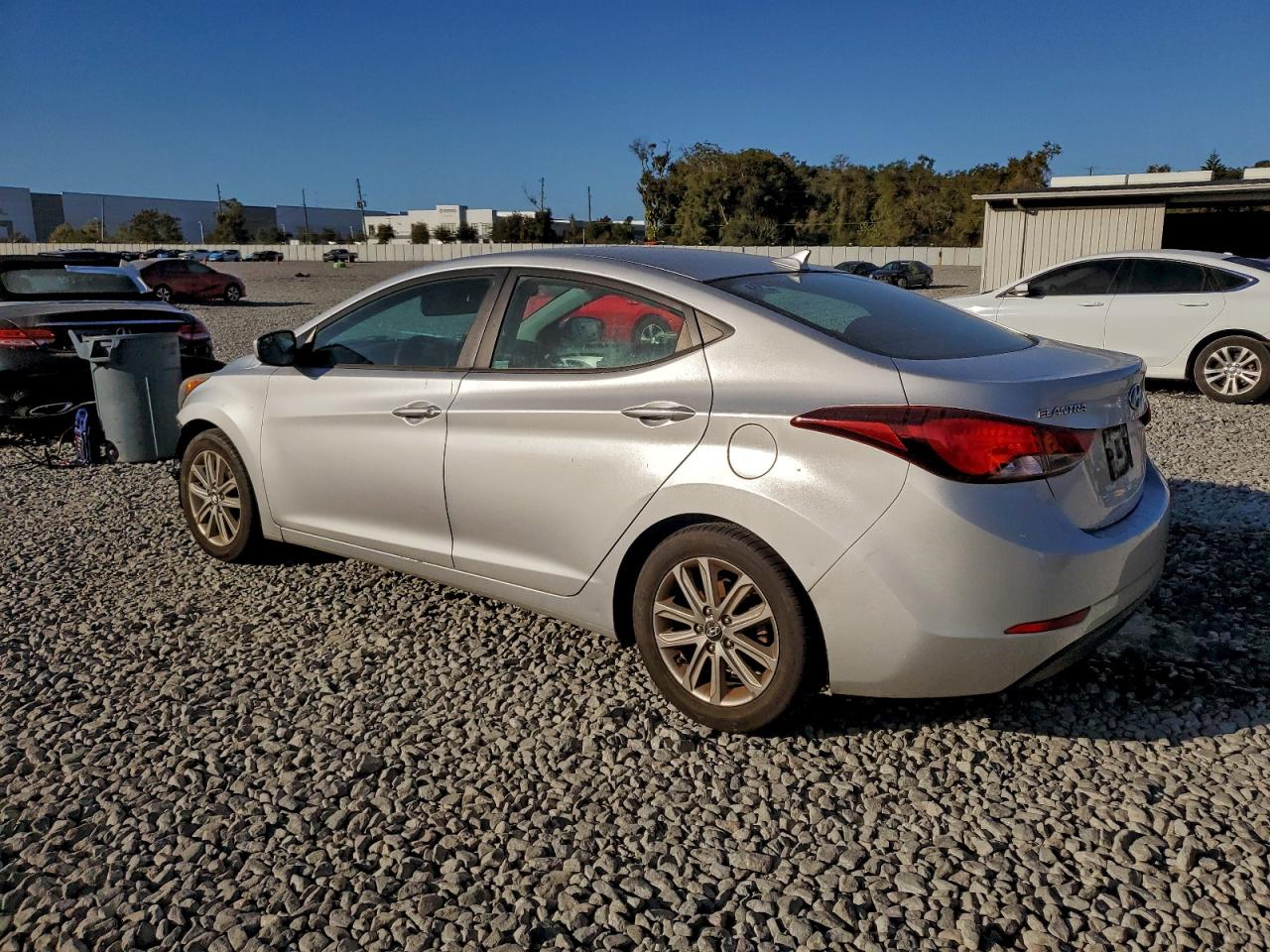 2015 HYUNDAI ELANTRA SE photo 2