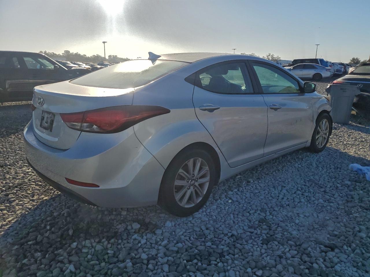 2015 HYUNDAI ELANTRA SE photo 3