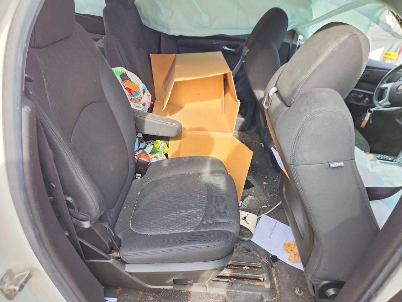 2011 GMC ACADIA SLE photo 11