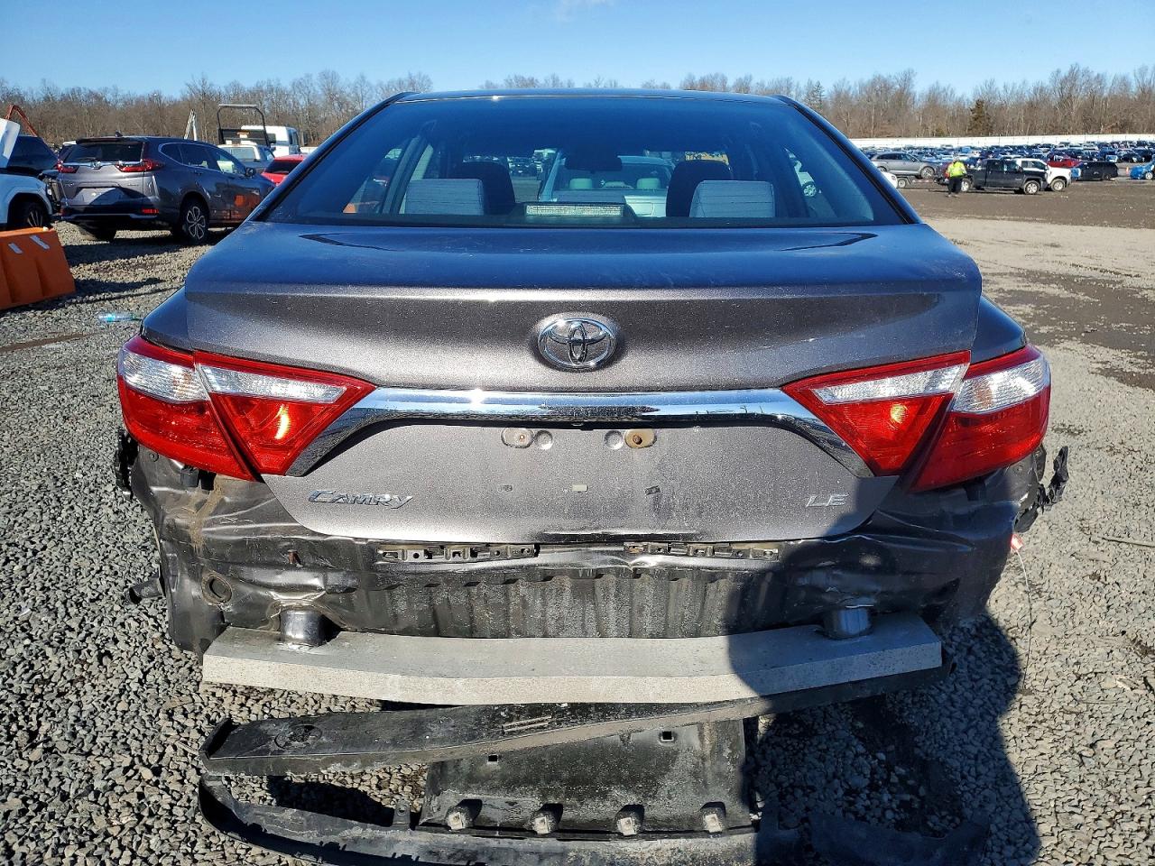 2016 TOYOTA CAMRY LE photo 16