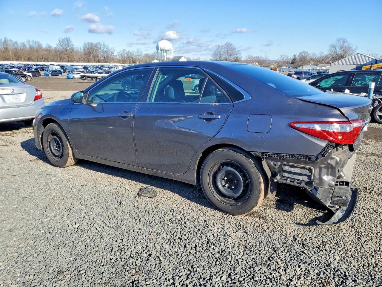 2016 TOYOTA CAMRY LE photo 4